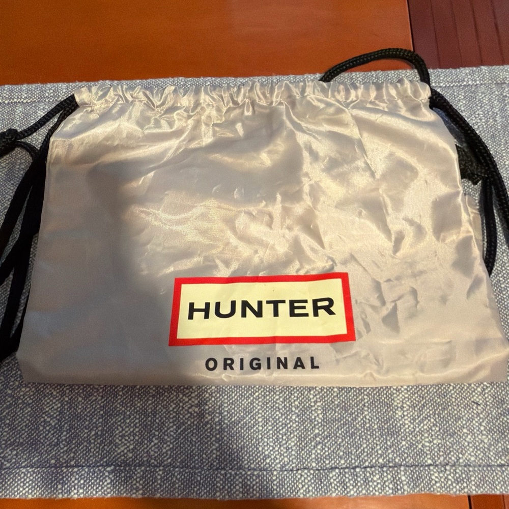 Hunter Silver Drawstring Backpack - Picture 11 of 12